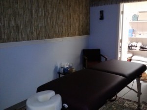 MASSAGE TABLE